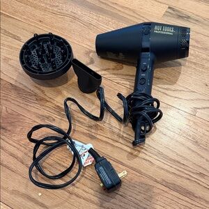 Hot Tools Professional Black Hair Dryer with Diffuser & Nozzle - great condition